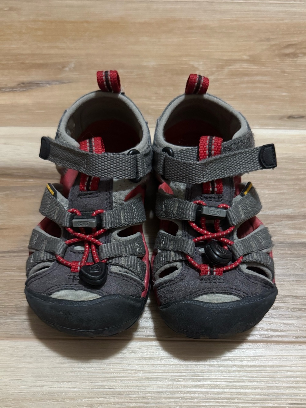 KEEN Kids Seacamp II CNX Water Sandals Magnet Gray Red Size US 9 / EU 25-26